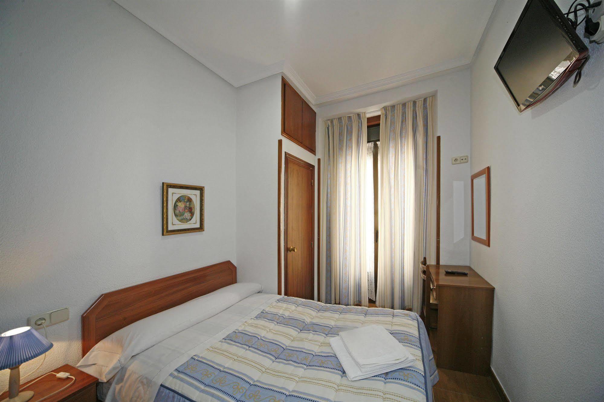 โอสตัล ซาน อันโตนิโอ Hotel มาดริด ภายนอก รูปภาพ